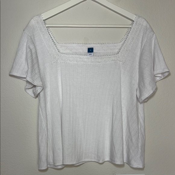 Old Navy White Flutter Sleeve Ribbed Blouse size medium - Picture 1 of 6